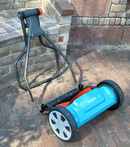 Gardena handmaaier opvouwen